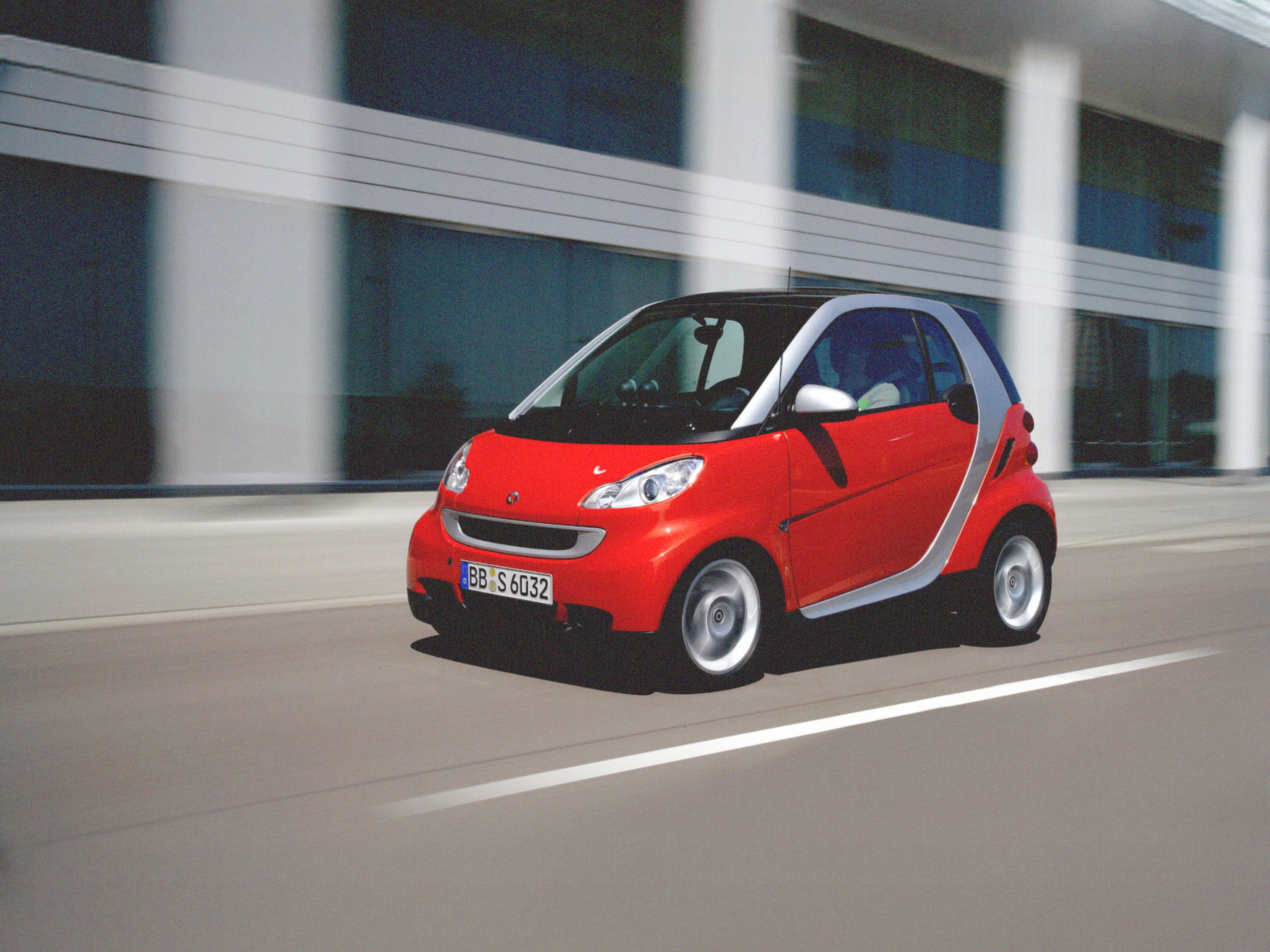 smart fortwo: Die Geschichte des ikonischen Urban Cars | smart